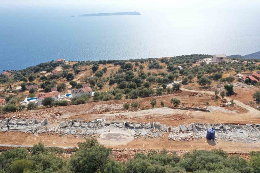 Deniz Manzaralı Kaçak Yapılar Yıkıldı