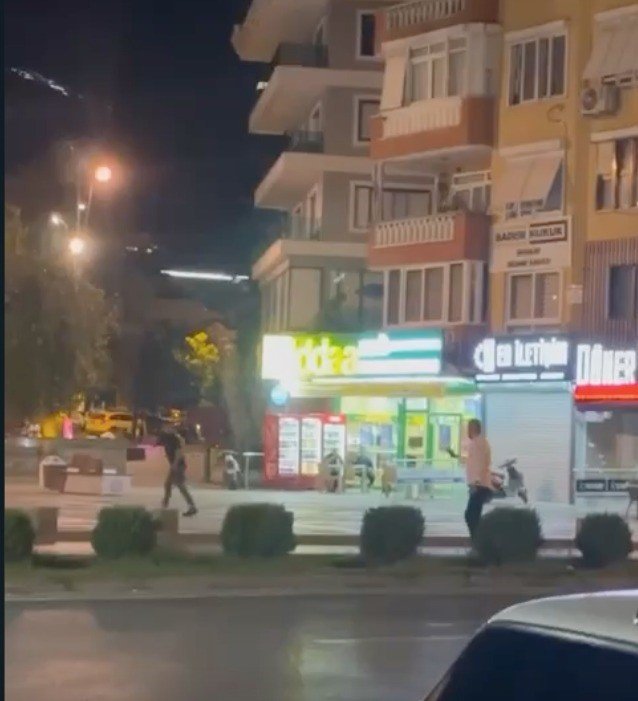 Alanya’da Tartışma Silahlı Kavgaya Döndü, O Anlar Kamerada