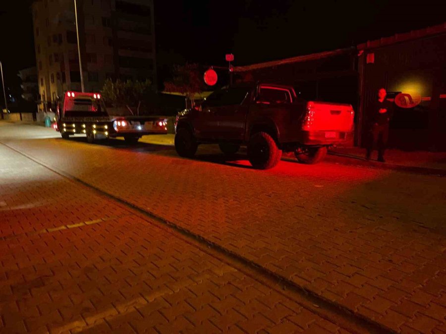 Trafik Ekiplerinden Kaçan Sürücü Lüks Kamyoneti Bırakıp Gitti