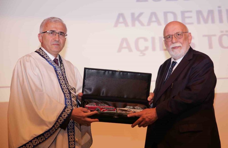 Esogü’de 2023-2024 Akademik Yılı Törenle Açıldı