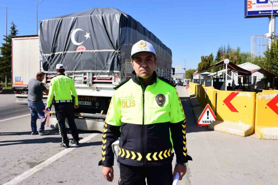 Emniyet Genel Müdür Yardımcısı Tayfur İle Trafik Başkanı Ayhan, Eskişehir’de Kontrol Noktasını Denetledi