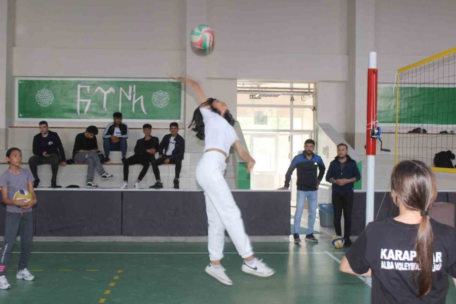 Karapınar İlçesinde Voleybol Kursuna Yoğun İlgi