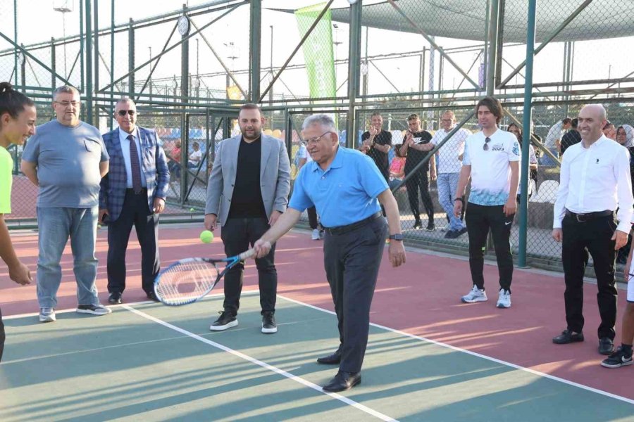 Büyükkılıç’tan Tenis Defi Ligi Sporcularına Tebrik