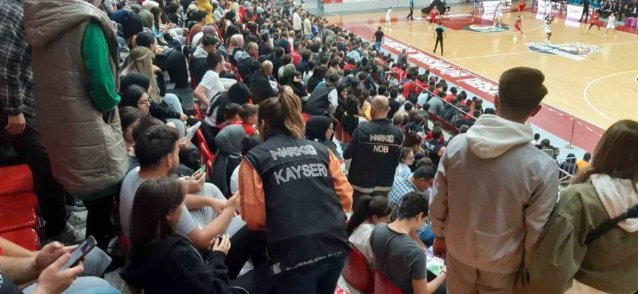 Narkotik Polisi Vatandaşı Bilgilendirdi