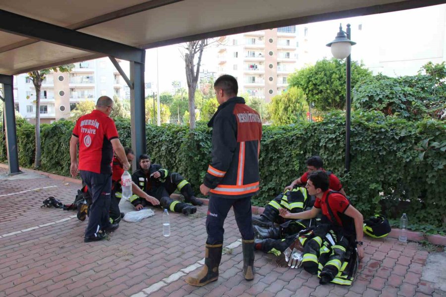 Mersin’de 18. Katta Çıkan Yangın Korkuttu