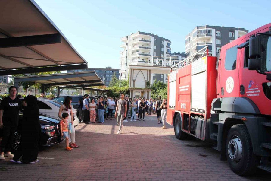 Mersin’de 18. Katta Çıkan Yangın Korkuttu