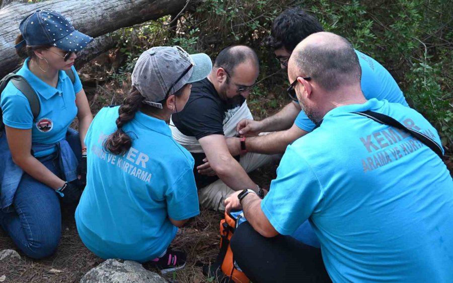 Belediye Personeline İlk Yardım Çantası Dronla Geldi