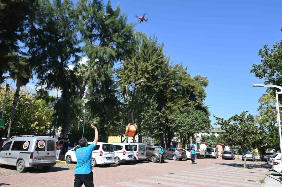 Belediye Personeline İlk Yardım Çantası Dronla Geldi