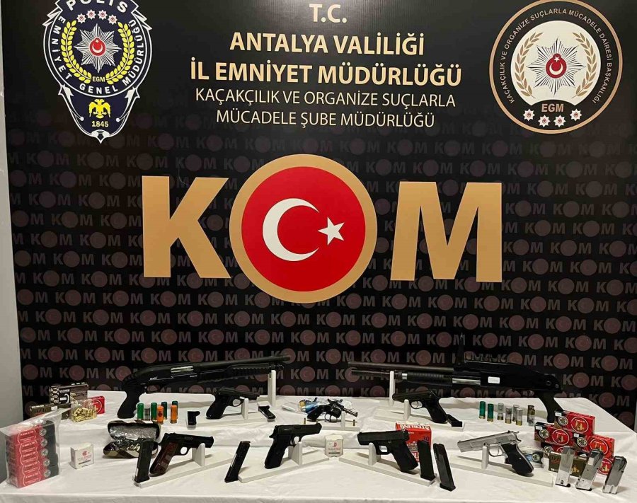 Antalya’da Silahlı Suç Örgütüne Operasyon: 19 Kişi Tutuklandı