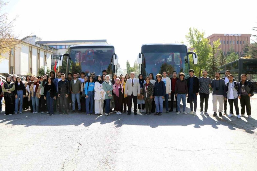 Erü’den Yeni Öğrencilere Kültür Yolu Turu