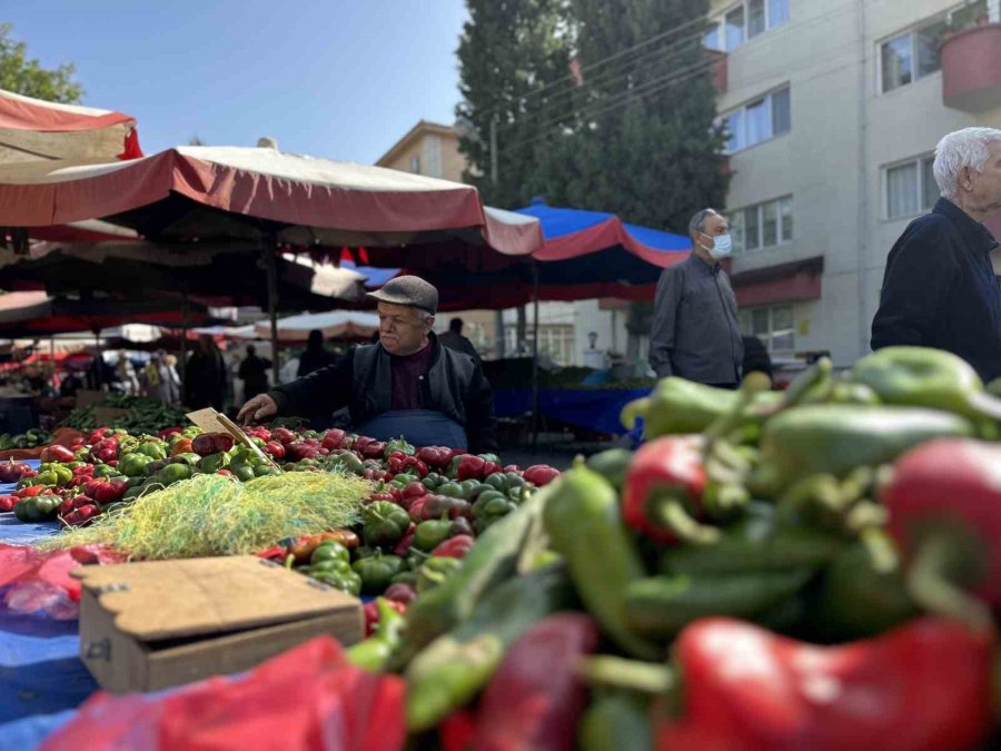 Tiyatroların Sevilen Yüzü Semt Pazarının Da İlgi Odağı Oldu