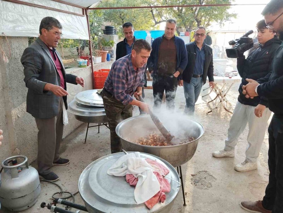 Düğün Evinde Sabah Kahvaltısında Ciğer İkram Ediliyor