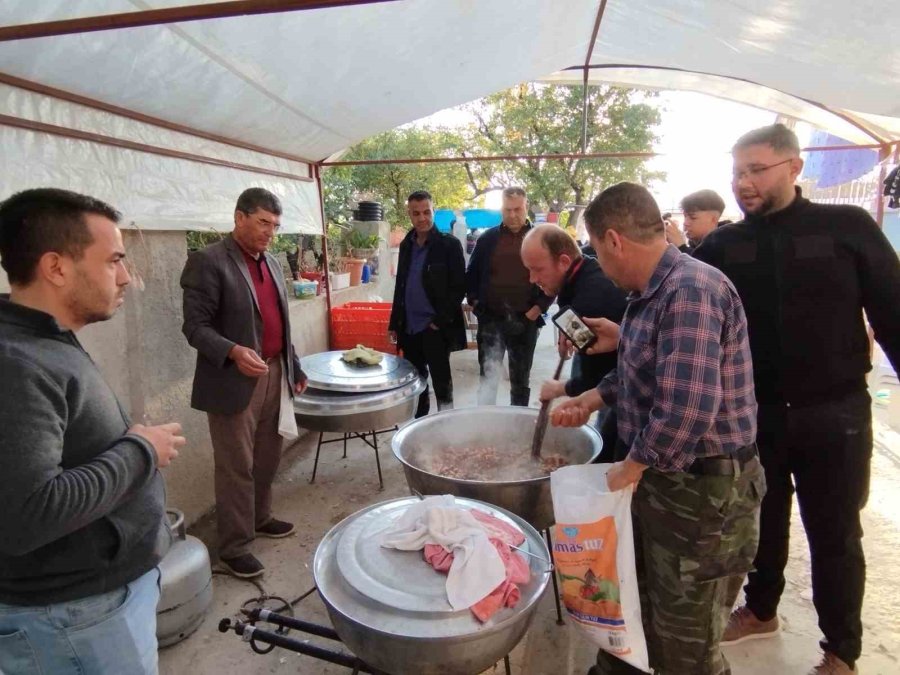 Düğün Evinde Sabah Kahvaltısında Ciğer İkram Ediliyor