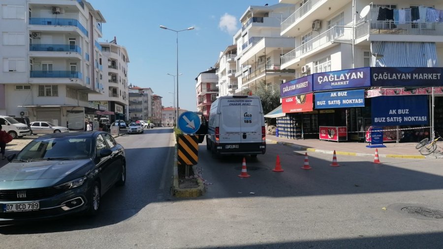 Ters Yönden Gelen Motosiklet Otomobille Çarpıştı, Kaza Anları Güvenlik Kamerasında