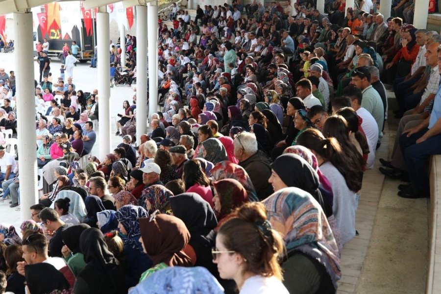 2 Dakikada 2 Kilogram Bal Yedi Birinciliği Kaptı