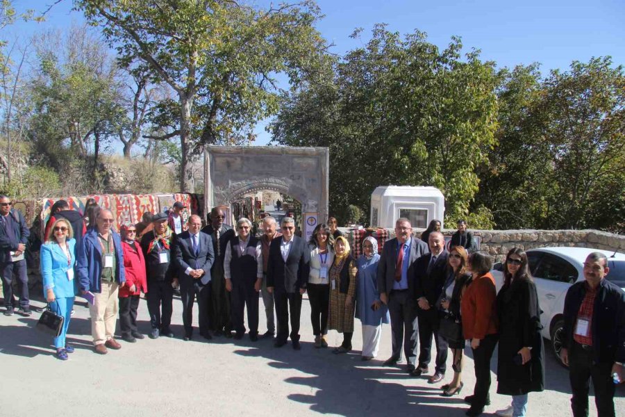 Bünyan’da Uluslararası Halı, Kilim Ve Güzel Sanatlar Konferansı Ve Sergisi Düzenlendi