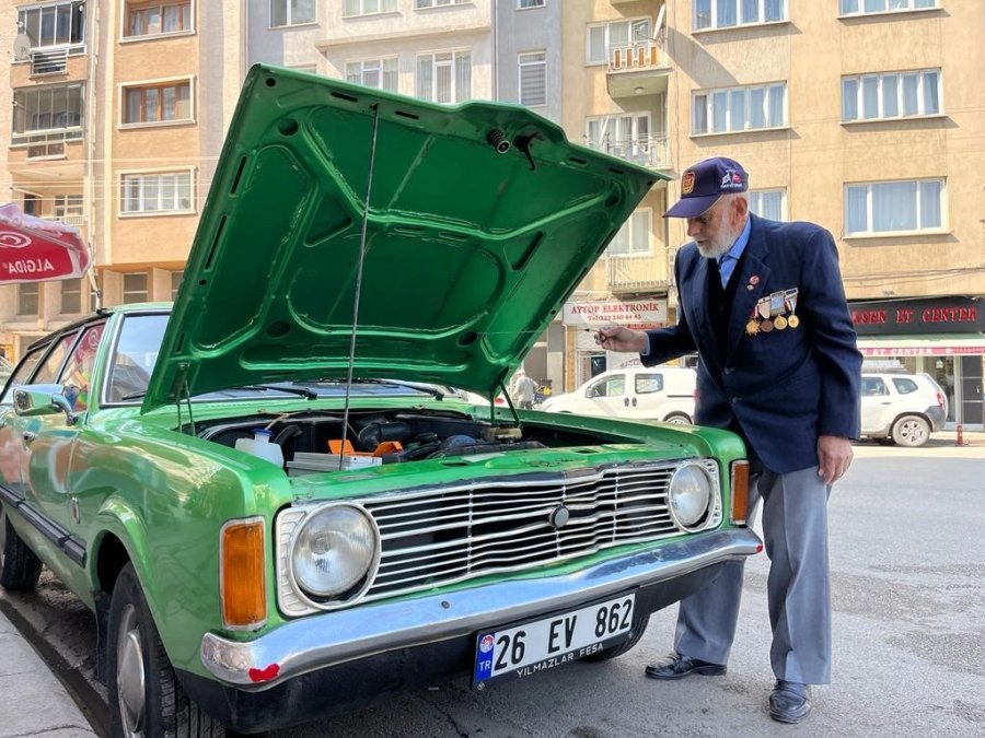 93 Yaşındaki Kore Gazisi 48 Yıllık Aracına Gelen Teklifleri Reddediyor