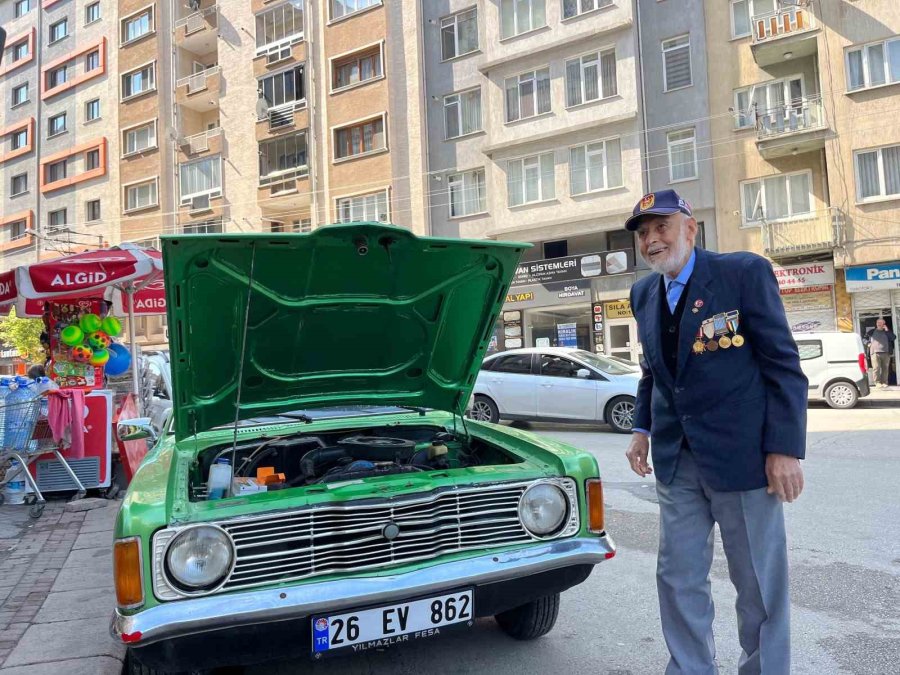 93 Yaşındaki Kore Gazisi 48 Yıllık Aracına Gelen Teklifleri Reddediyor