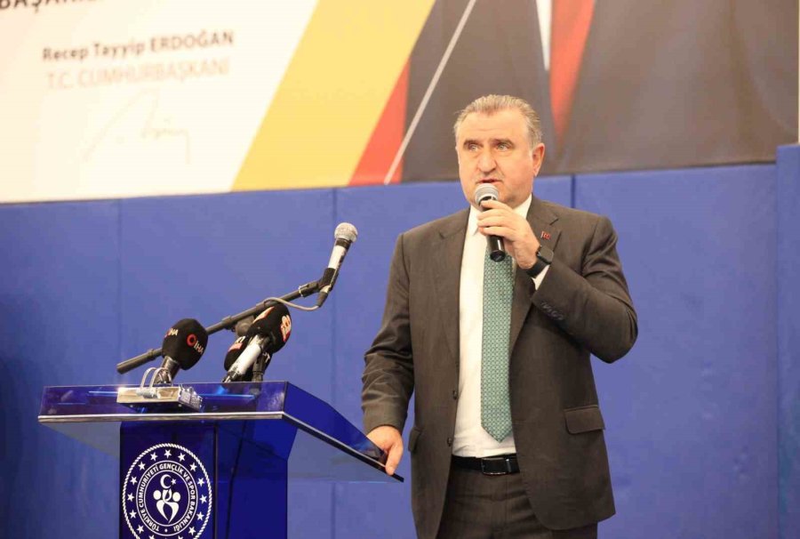 Bakan Bak: "sokaktan Alıp Getirdiğimiz Her Çocuk Uyuşturucudan Uzaklaştırdığımız Çocuklar"