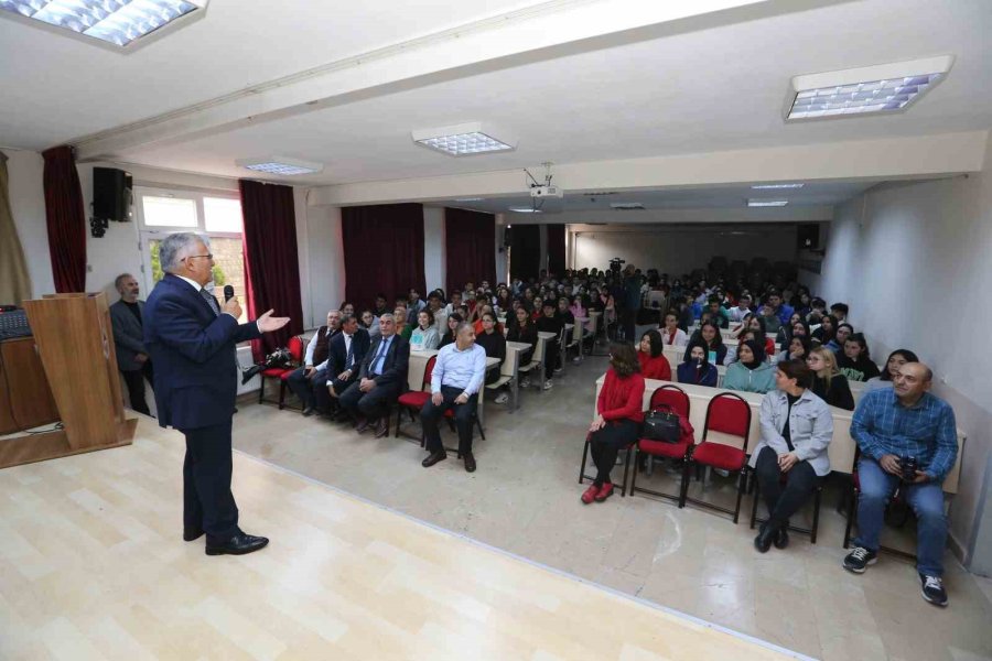 Büyükkılıç, ’kariyer Günleri’nde Öğrencilerle Buluştu