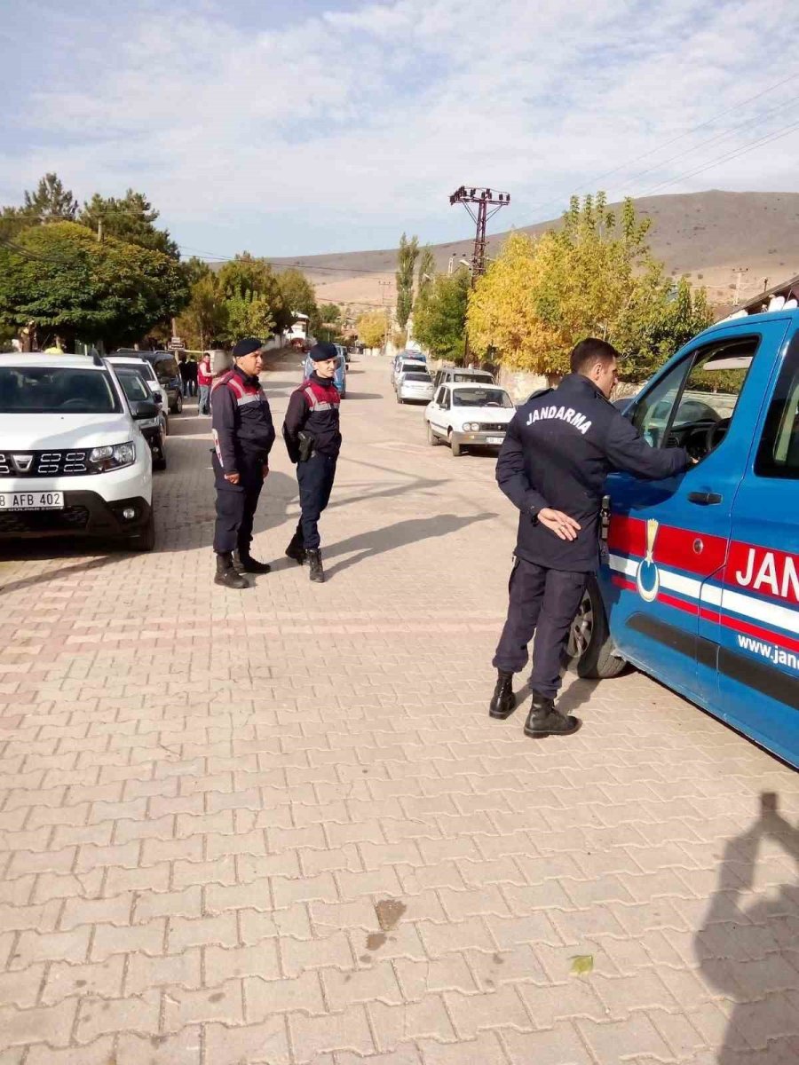 İçişleri Bakanlığını Hedef Alan Teröristlerin Veterineri Şehit Ederek Aracını Gasp Ettiği Bölgede Arama Tarama Faaliyetleri Artırıldı