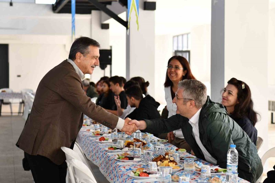 Başkan Ataç, Esogü Uçak Mühendisliği Bölümü Öğrencileri İle Bir Araya Geldi