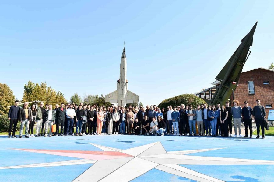 Başkan Ataç, Esogü Uçak Mühendisliği Bölümü Öğrencileri İle Bir Araya Geldi