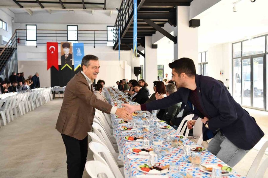 Başkan Ataç, Esogü Uçak Mühendisliği Bölümü Öğrencileri İle Bir Araya Geldi