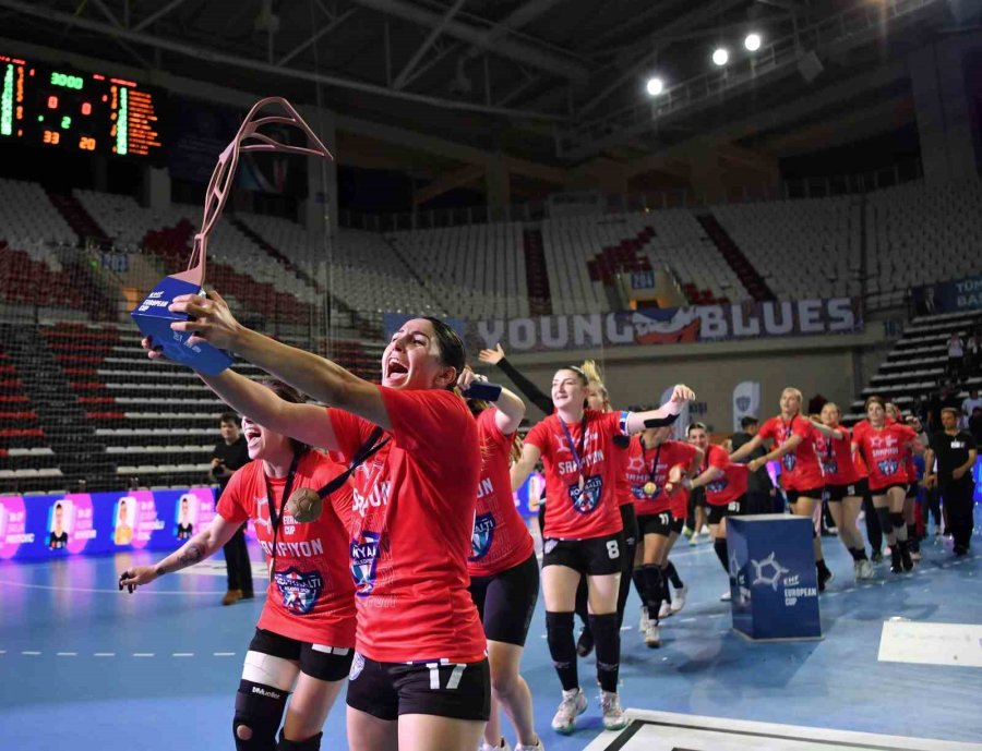 Türkiye’nin Kadın Hentbolde En İyisi Konyaaltı