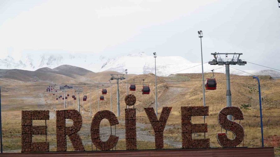 Erciyes’te Kar Sonrası Kartpostallık Görüntüler Oluştu