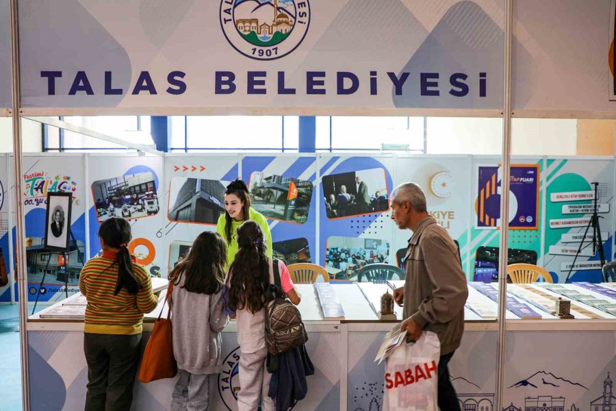 Kitap Fuarı’nda Talas Standına İlgi Büyük