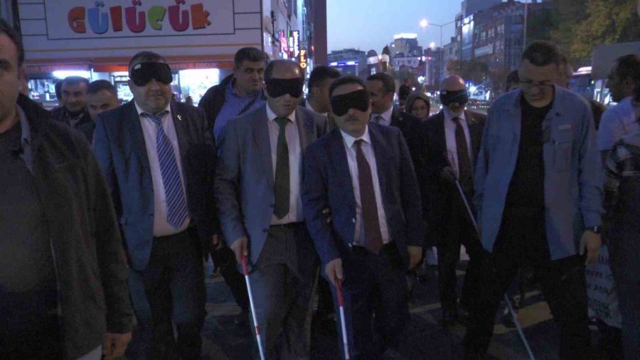 Kayseri Protokolünden ‘göz Bantlı’ Farkındalık Yürüyüşü