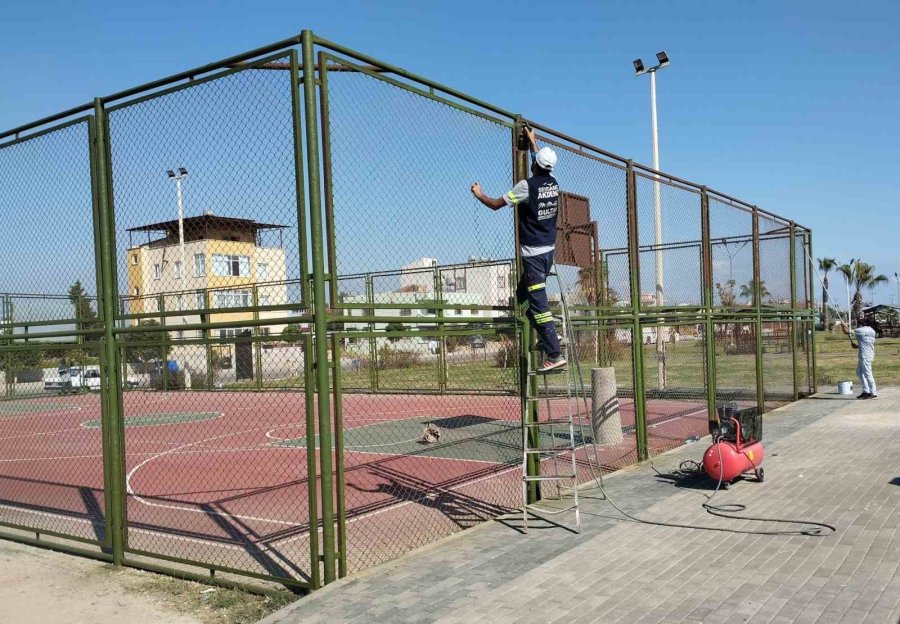 Akdeniz’de Yollar, Parklar Ve Spor Tesisleri Yenileniyor