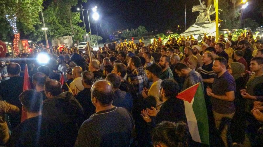 İsrail’in Gazze’deki Hastane Saldırısı Antalya’da Protesto Edildi