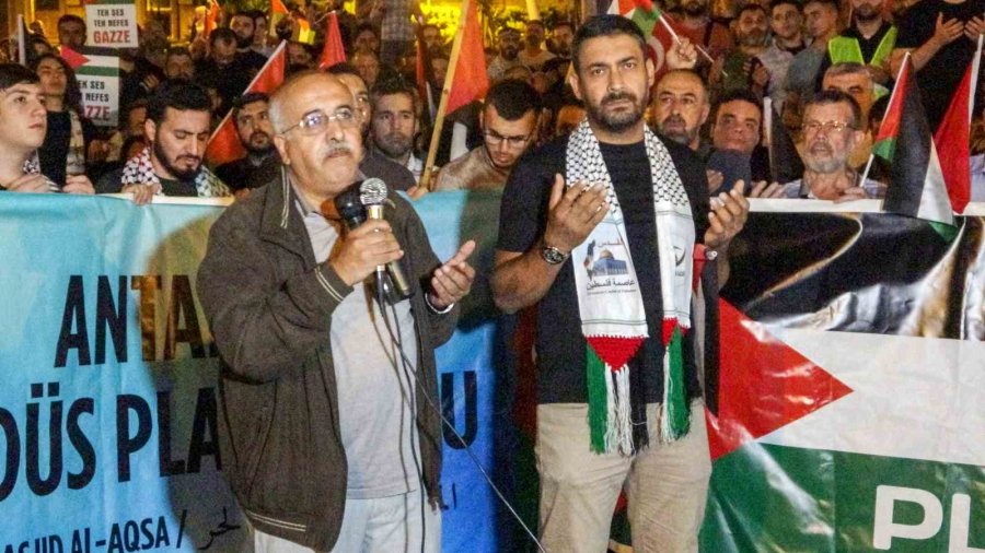 İsrail’in Gazze’deki Hastane Saldırısı Antalya’da Protesto Edildi