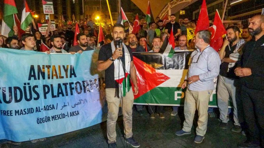 İsrail’in Gazze’deki Hastane Saldırısı Antalya’da Protesto Edildi