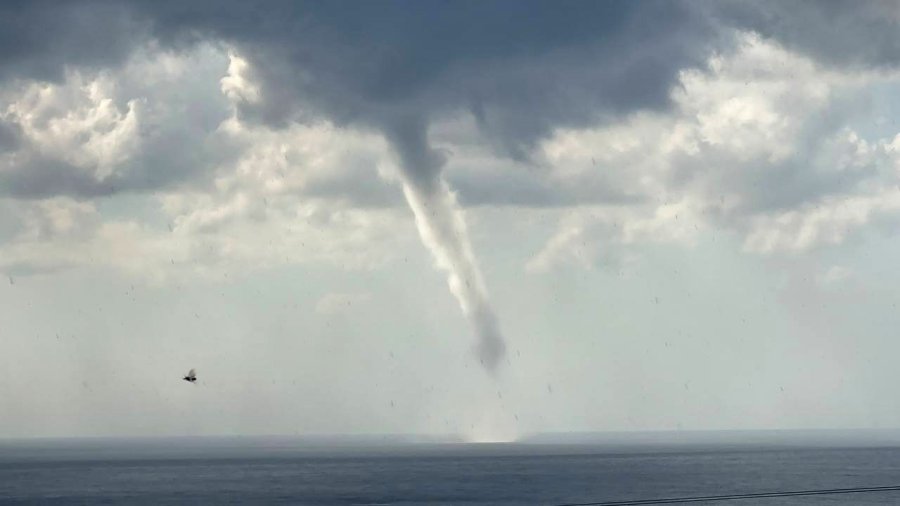 Antalya’da Deniz Üzerindeki Oluşan Devasa Hortum Korkuttu