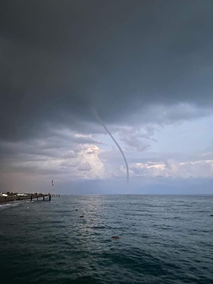 Antalya’da Denizde Oluşan Hortum Karaya Çıkmadan Kayboldu