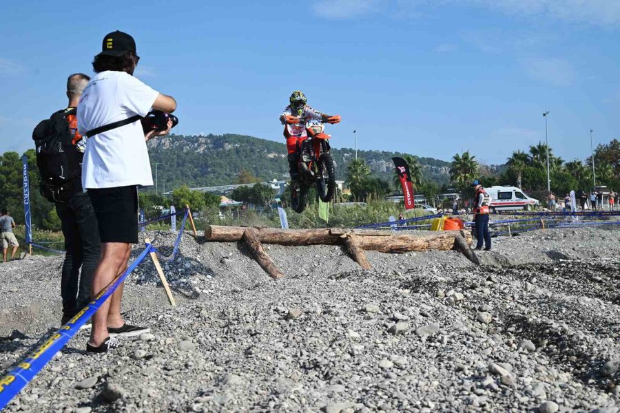 Endurocular Kemer Sahilinde Hünerlerini Sergiledi