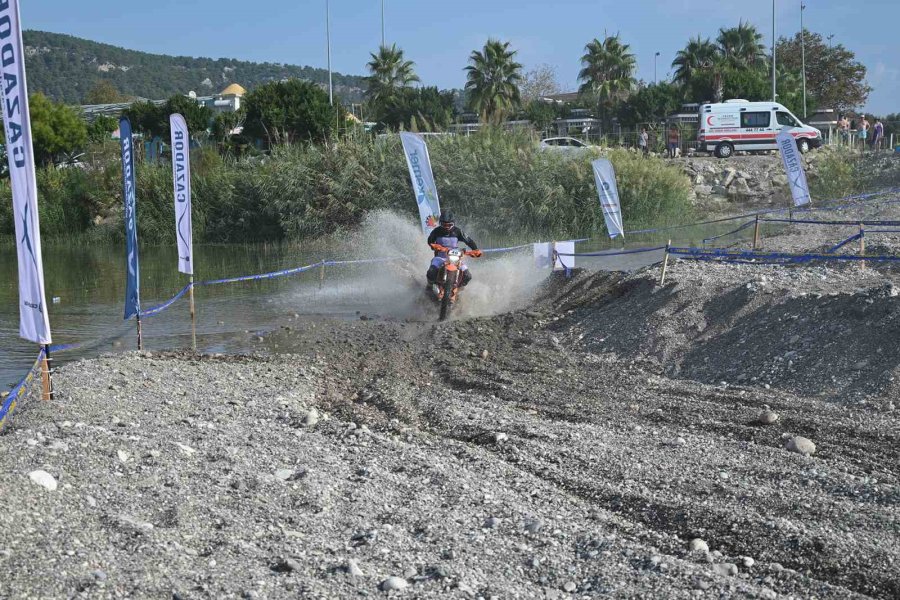 Endurocular Kemer Sahilinde Hünerlerini Sergiledi