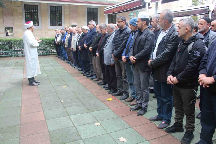 Eskişehir’de Gazze’de İsrail’in Hastane Saldırısında Hayatını Kaybedenler İçin Gıyabi Cenaze Namazı Kılındı