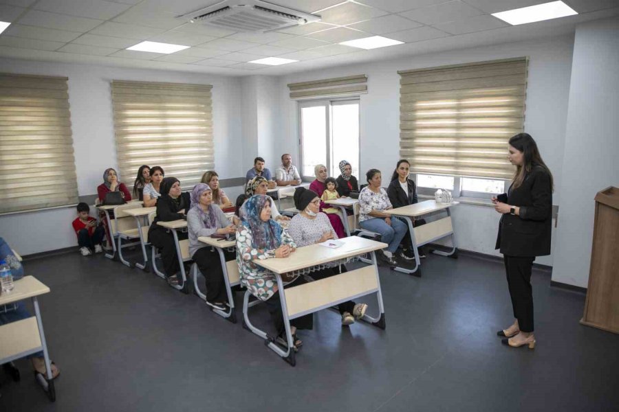 Mersin Büyükşehir Belediyesi Lgs Kurs Merkezleri Aileleri Bilgilendirdi