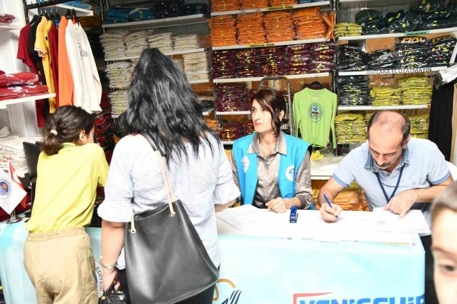 Yenişehir Belediyesinden Öğrencilere Okul Kıyafeti Desteği