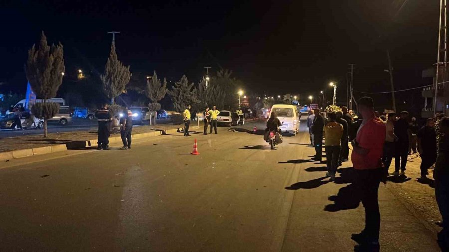 Mersin’de Motosiklet İle Otomobil Çarpıştı: 1 Ölü, 4 Yaralı