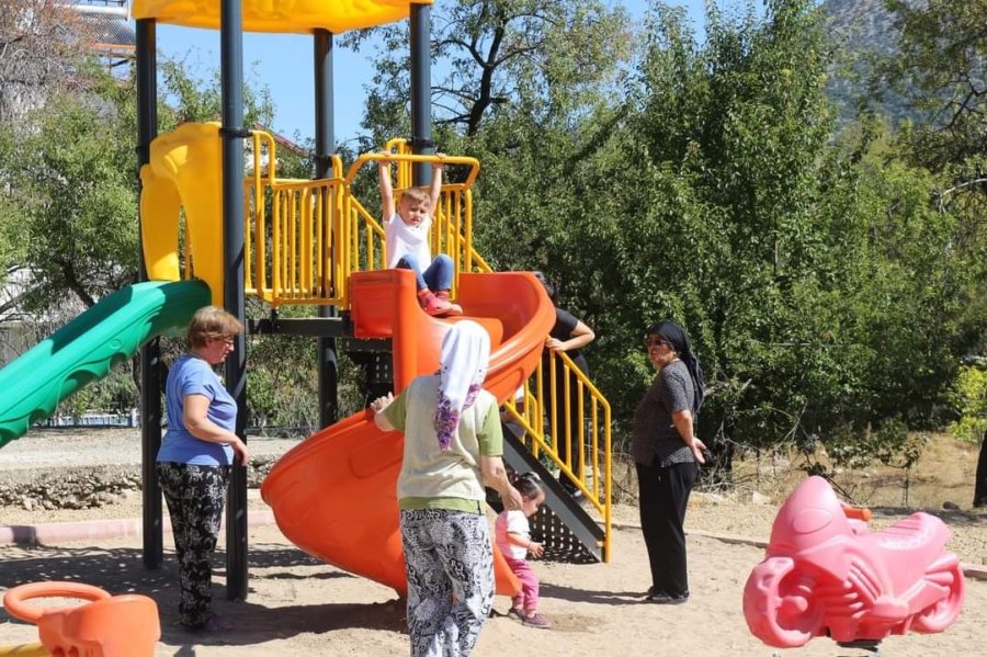 Büyükşehir’den Demre Ve İbradı İlçelerine Yeni Parklar