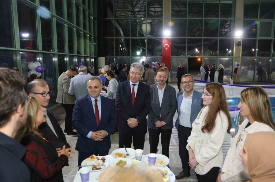 Rektör Prof. Dr. Altun, Akademisyenler İle Bir Araya Gelmeye Devam Ediyor