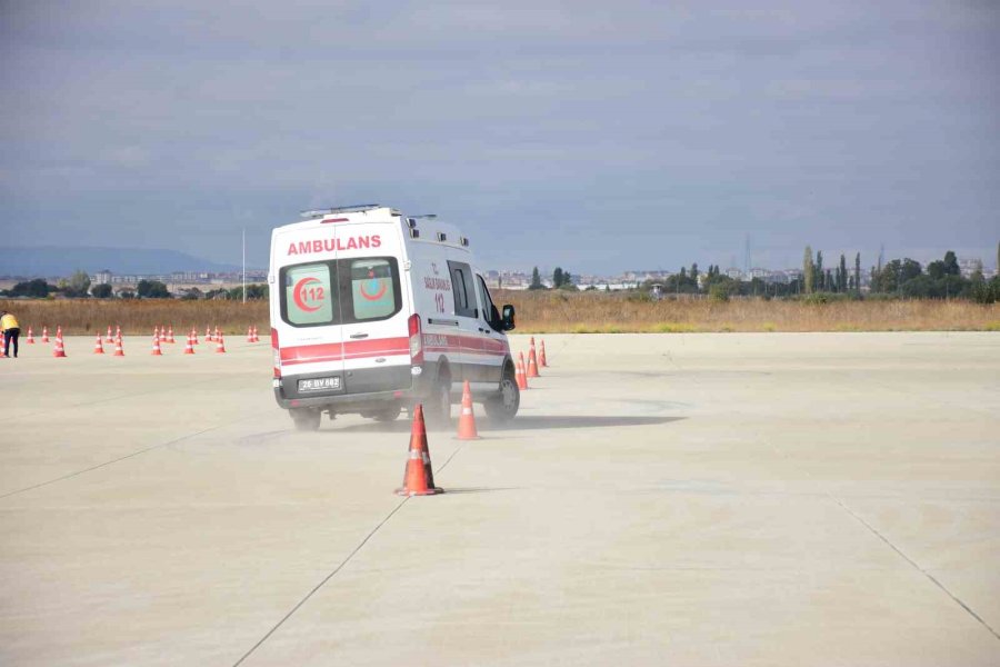 Ambulans Sürücülerine ‘ambulans Sürüş Güvenliği’ Eğitimi