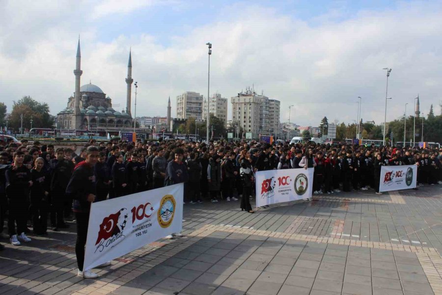 Bin 200 Öğrenciden ‘istiklal Marşı’ Şöleni