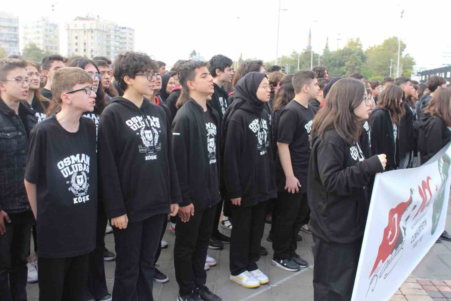 Bin 200 Öğrenciden ‘istiklal Marşı’ Şöleni