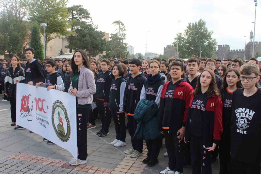 Bin 200 Öğrenciden ‘istiklal Marşı’ Şöleni